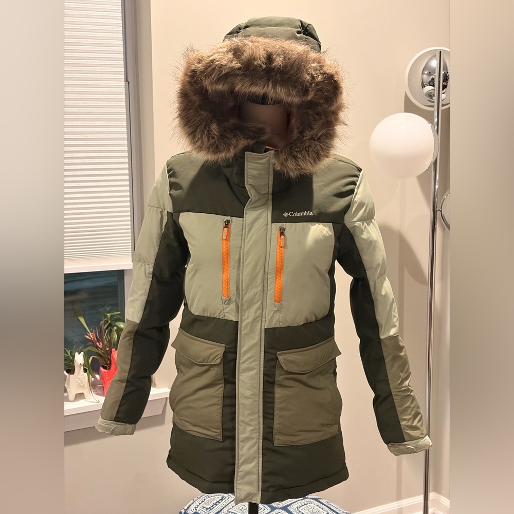 ✨Columbia Kids' (EUC) Olive and Light Green Puffer Jacket Size M✨